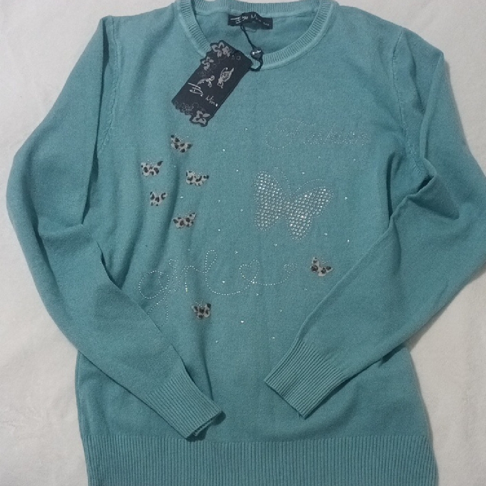 NEW. Very Soft Sweater with Shiny Butterfly Design
